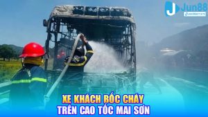 Xe khách bốc cháy trên cao tốc Mai Sơn – Quốc lộ 45, hành khách tháo chạy trong hoảng loạn